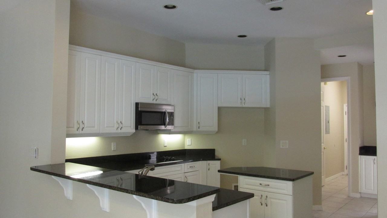 8807 Oak Landings Ct - Photo 5 of 20