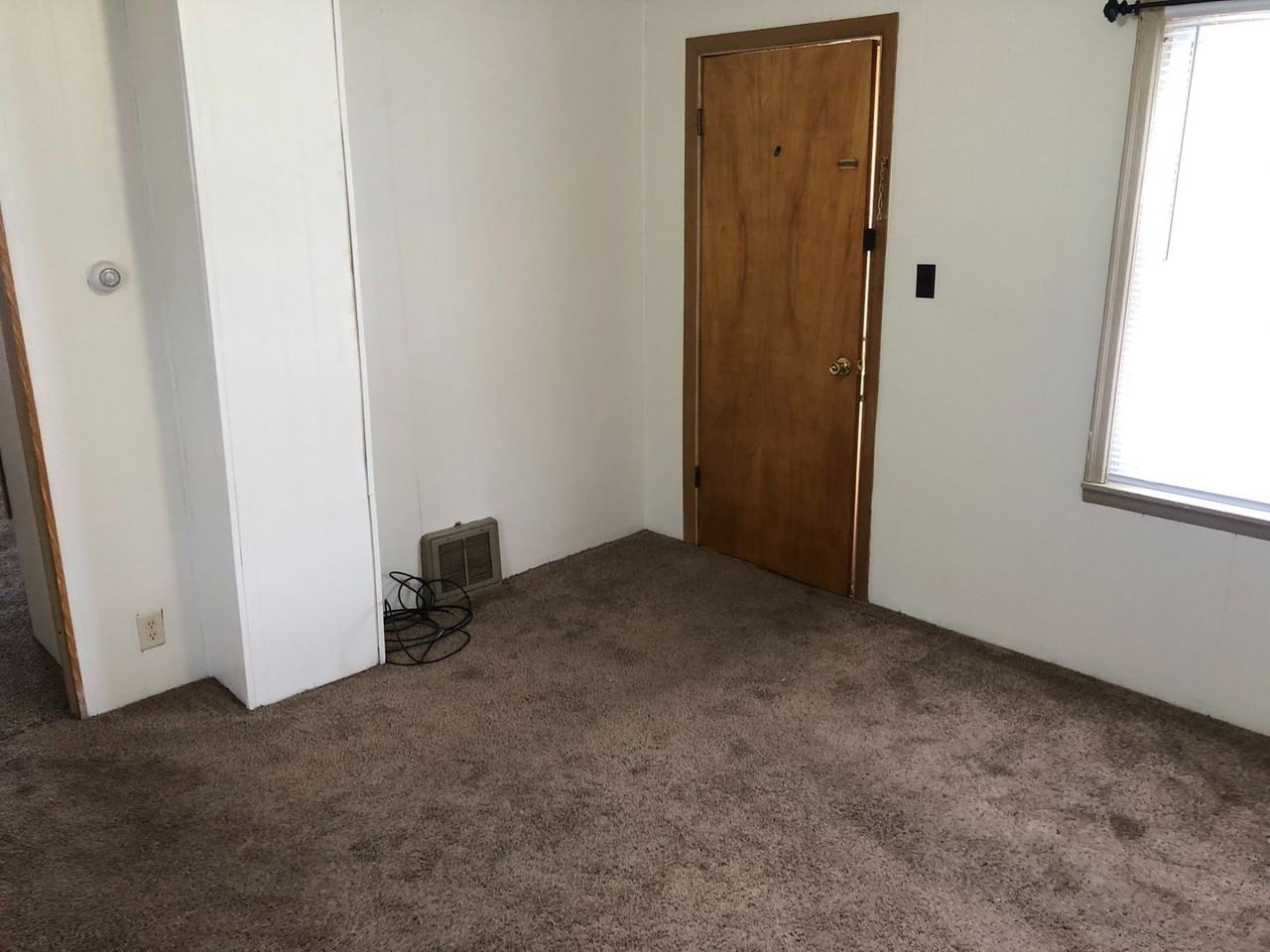 1120 6th Ave Ne - Photo 3 of 12