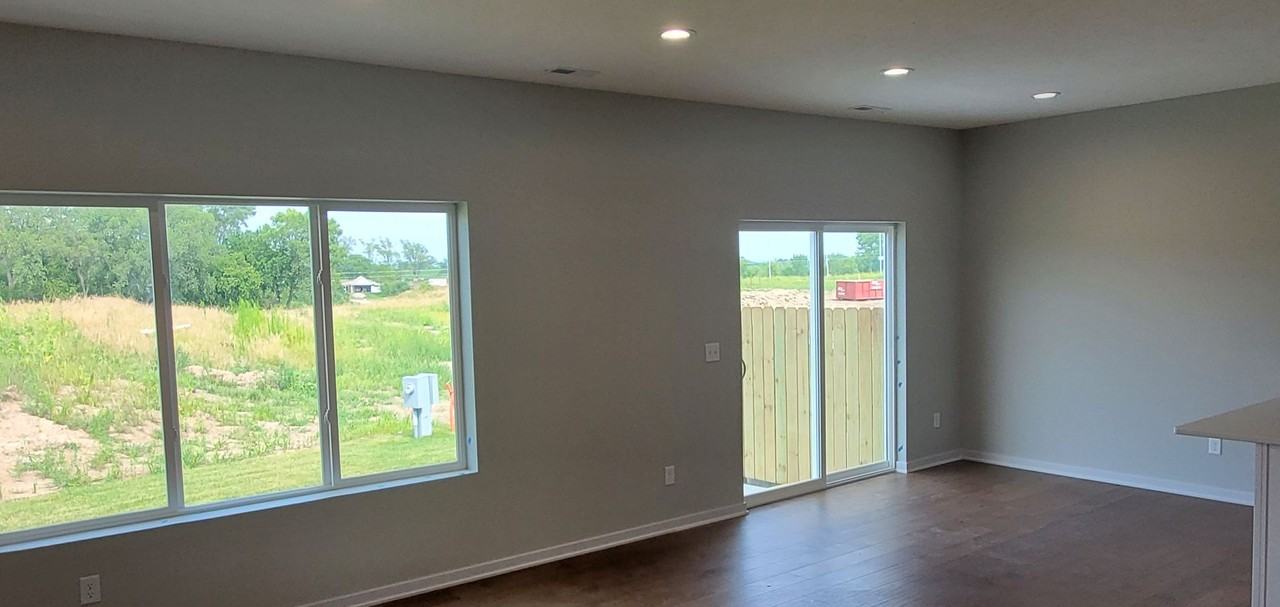 880 Titan Dr - Photo 4 of 19