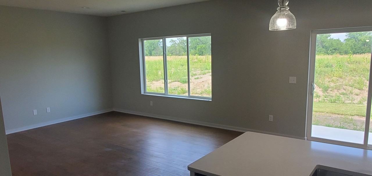 880 Titan Dr - Photo 5 of 19