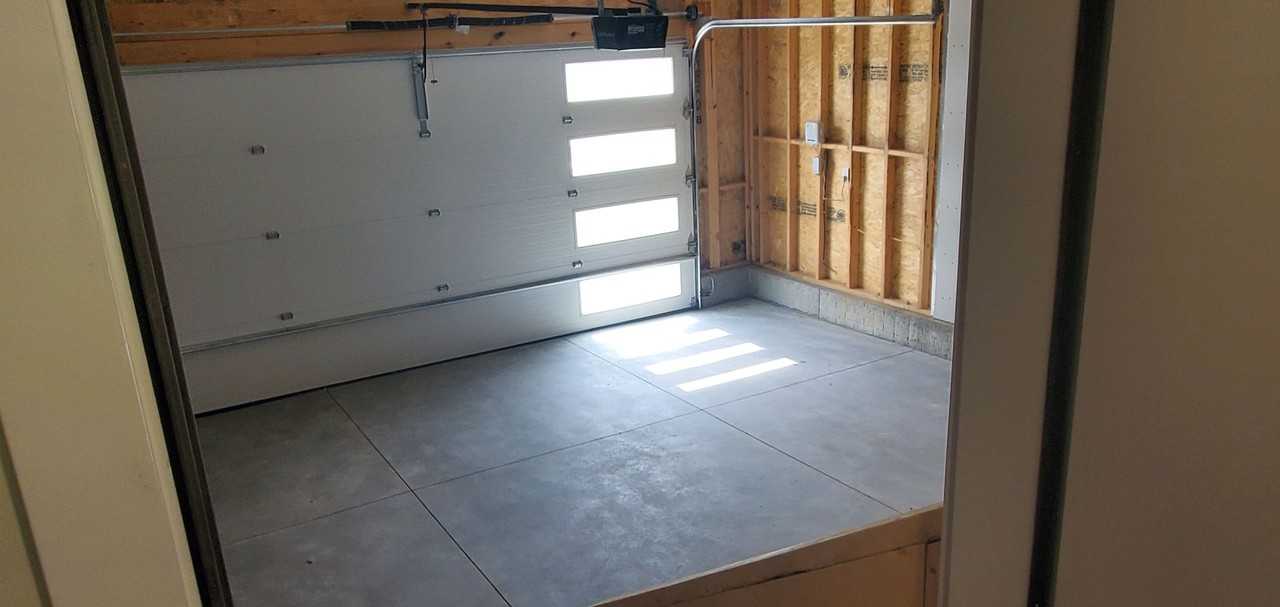 880 Titan Dr - Photo 6 of 19