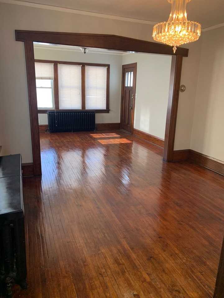 1102 11th Ave Se - Photo 2 of 9