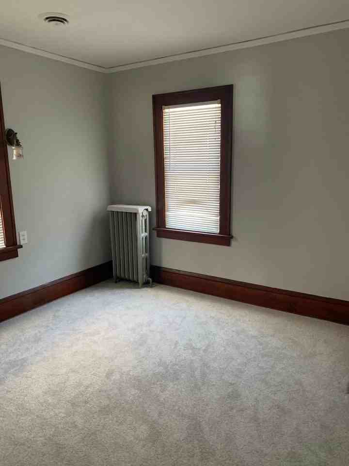 1102 11th Ave Se - Photo 3 of 9