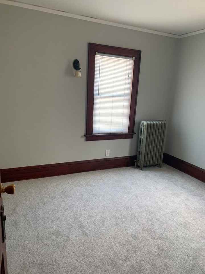 1102 11th Ave Se - Photo 5 of 9