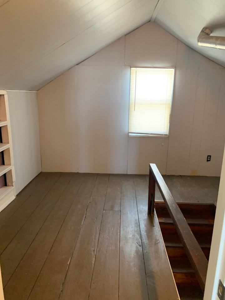 1102 11th Ave Se - Photo 7 of 9