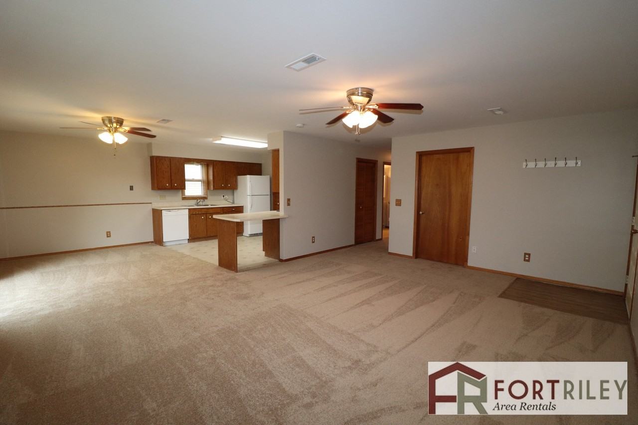 1503 Shamrock St - Photo 5 of 24