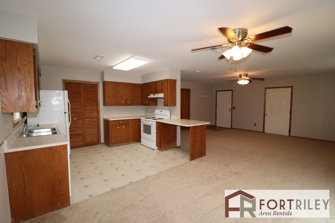 1503 Shamrock St - Photo 7 of 24