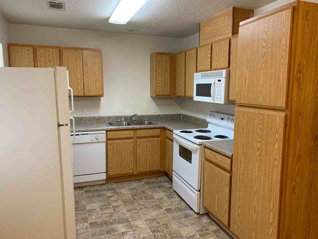 1635 Cobblestone Ln - Photo 2 of 17