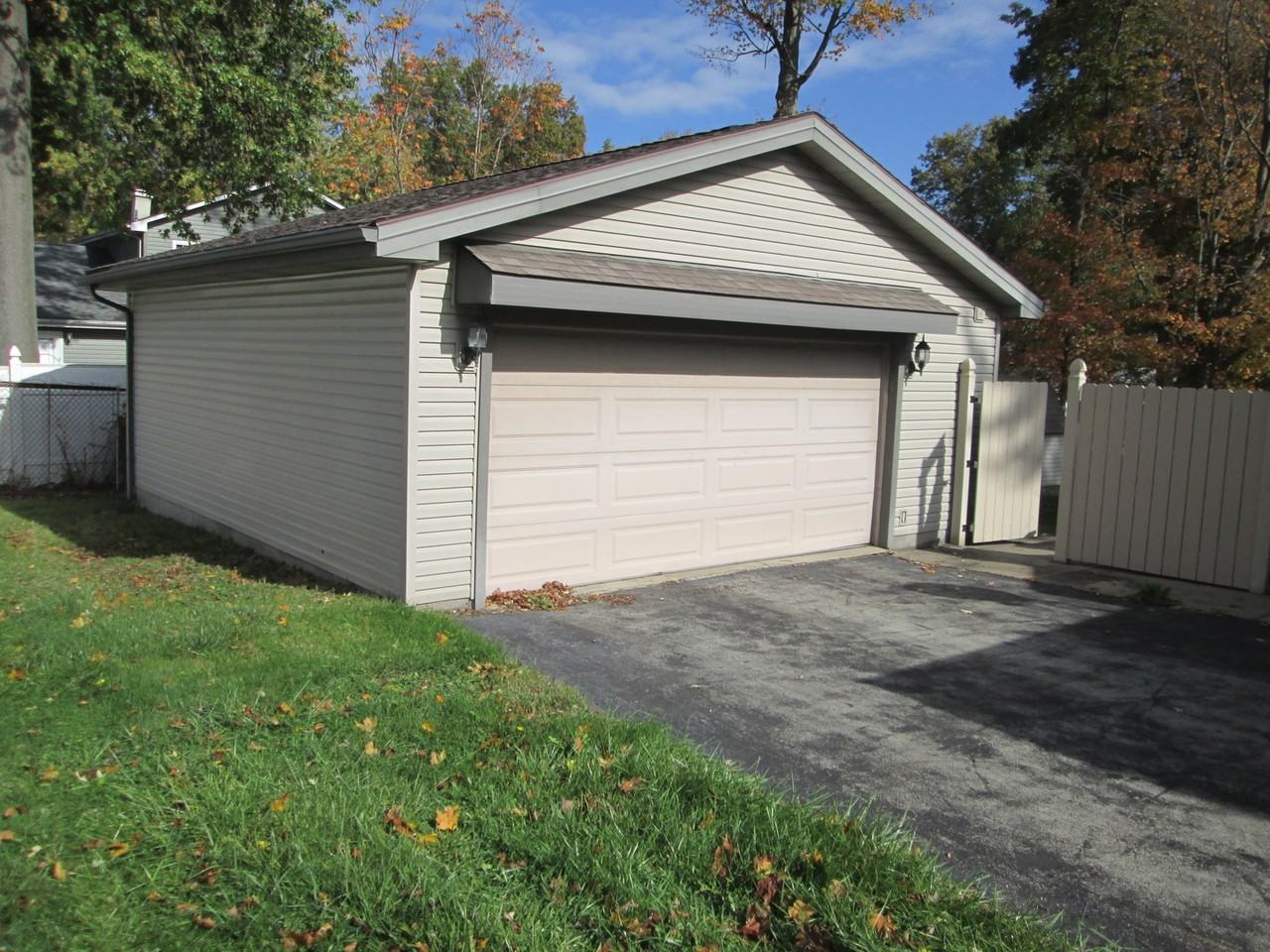 3968 Staatz Dr - Photo 6 of 17