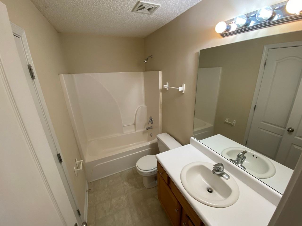 220 Bridgewater Way - Photo 6 of 18