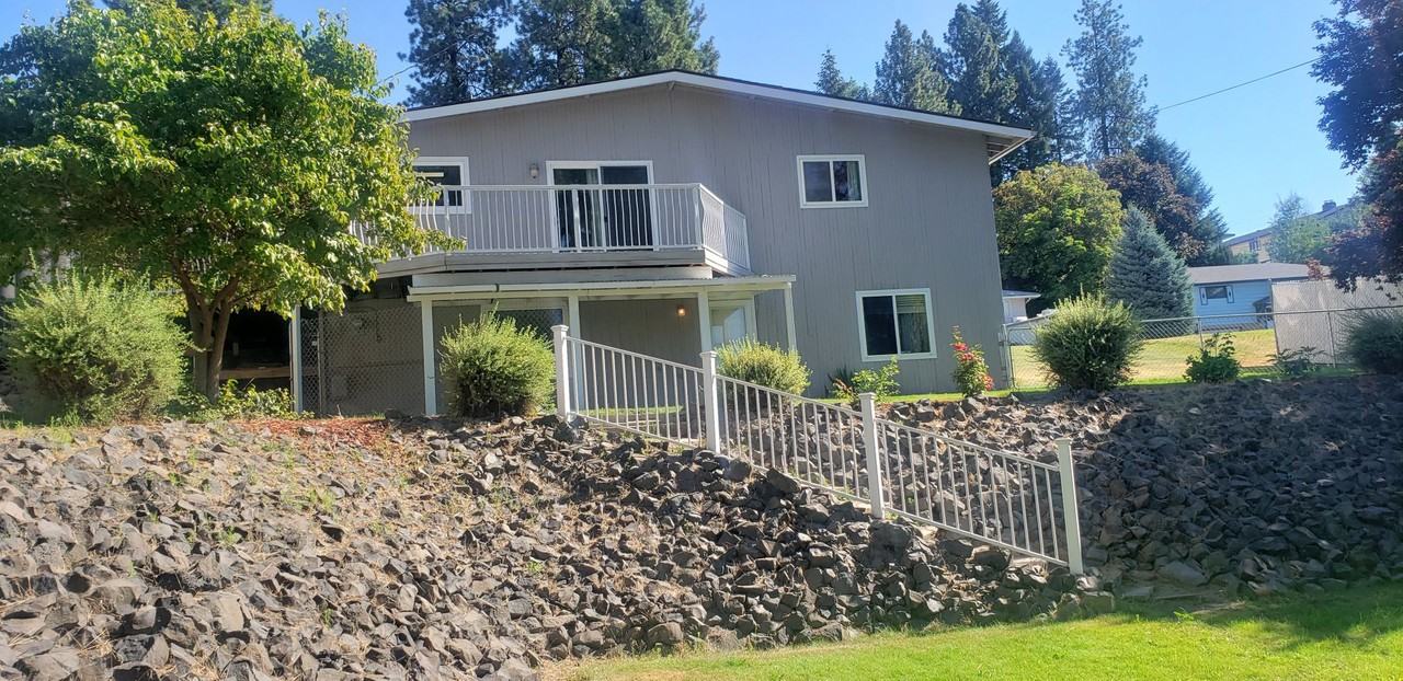 2605 W Woodside Ave - Photo 2 of 18