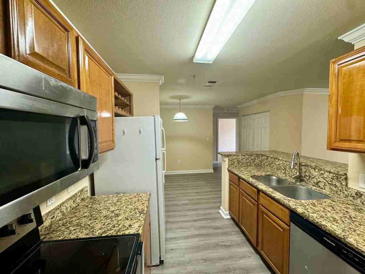 18159 Sterling Gate Cir - Photo 3 of 17