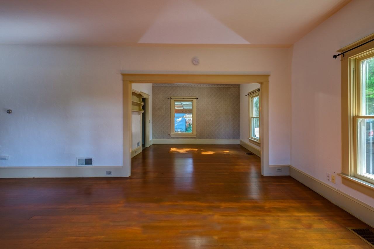 623 E Main St - Photo 3 of 34