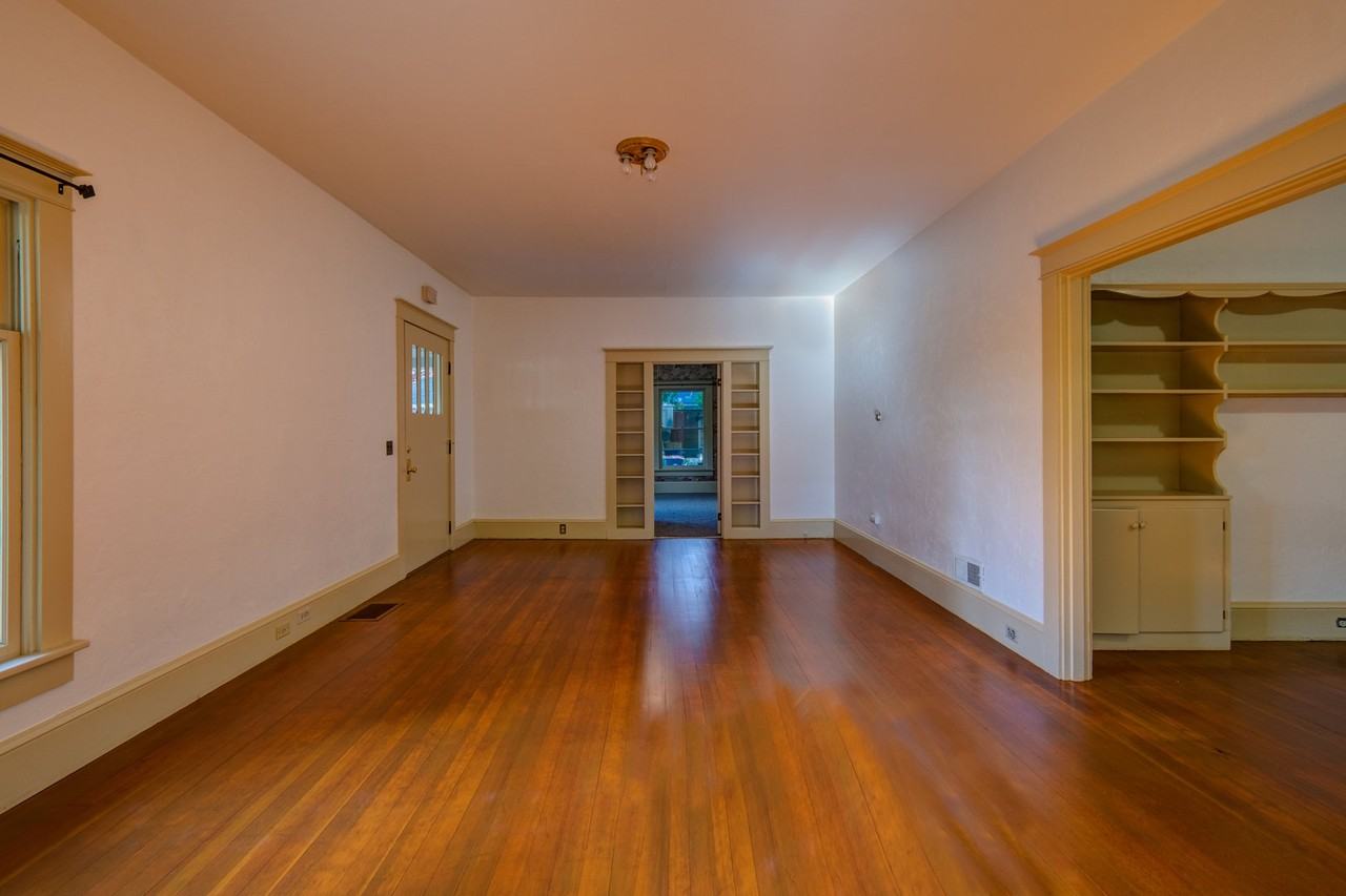623 E Main St - Photo 4 of 34