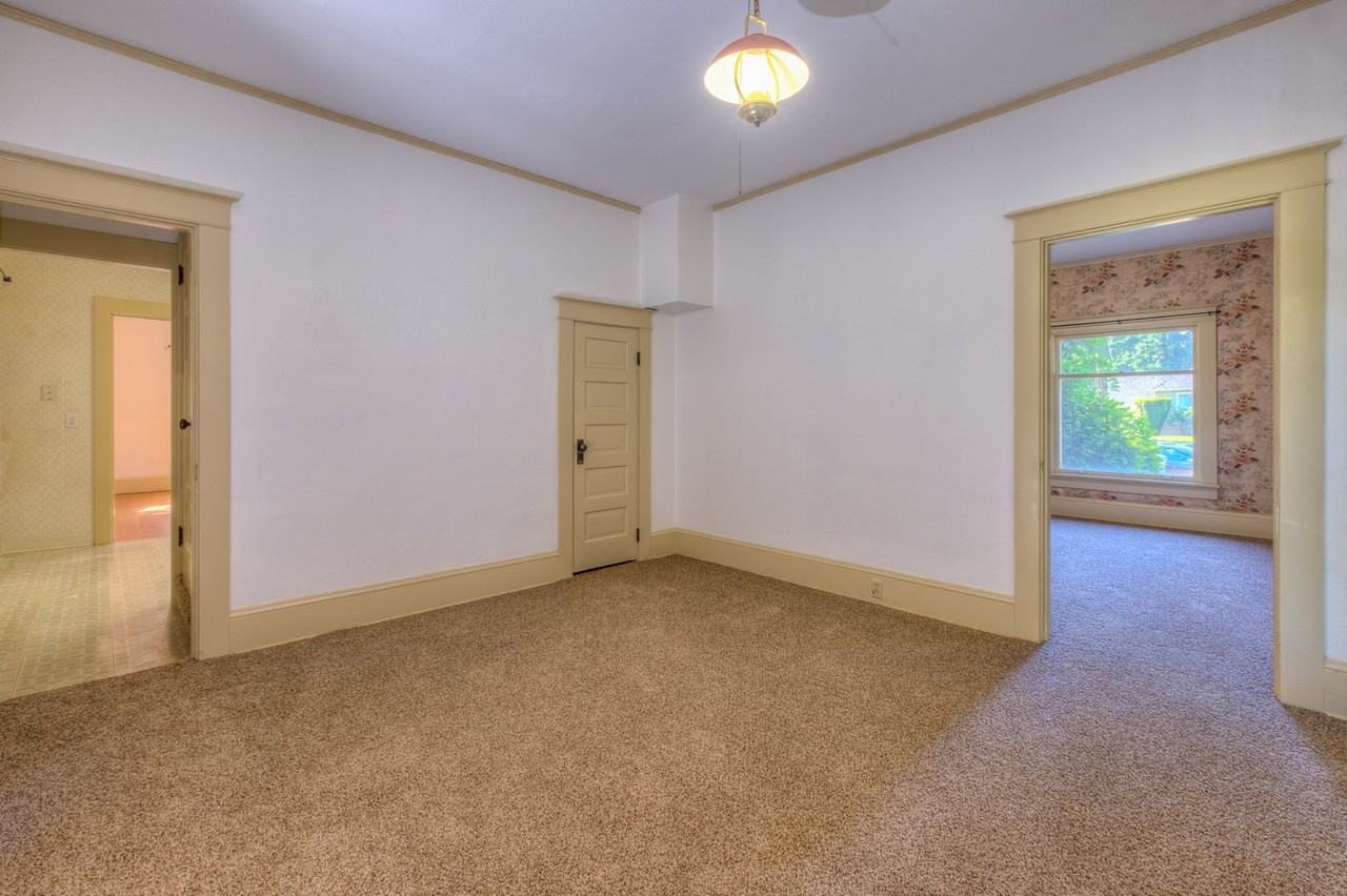 623 E Main St - Photo 5 of 34