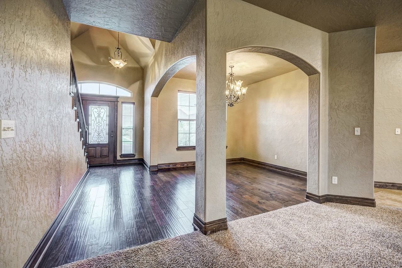 905 Samantha Ln - Photo 5 of 50