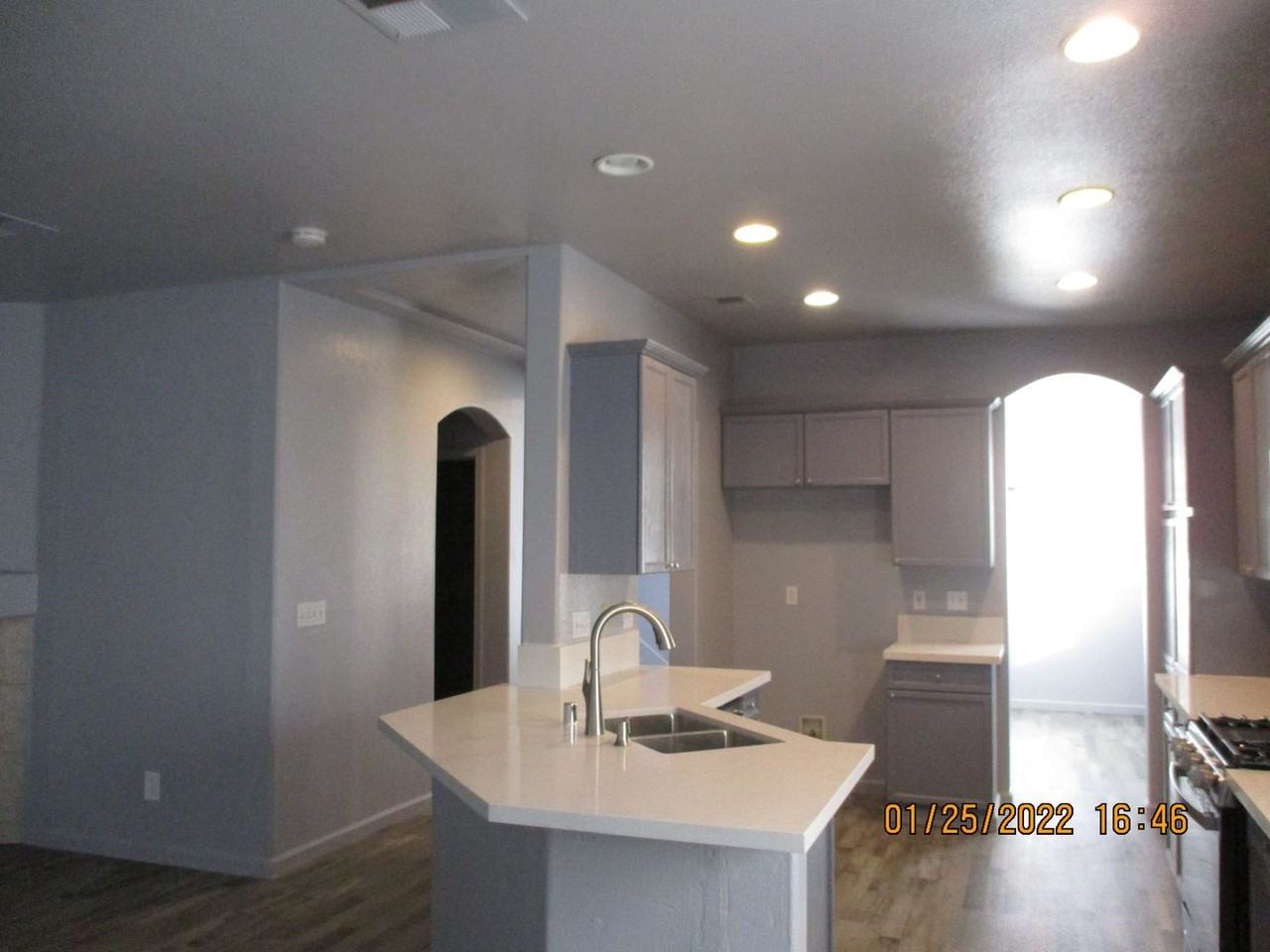 484 Peachcrest Dr - Photo 3 of 8