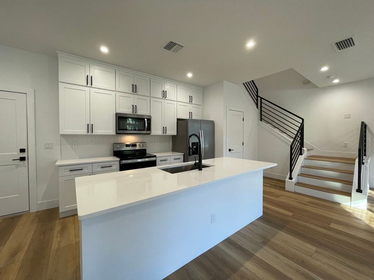 2811 E Central Blvd - Photo 3 of 23