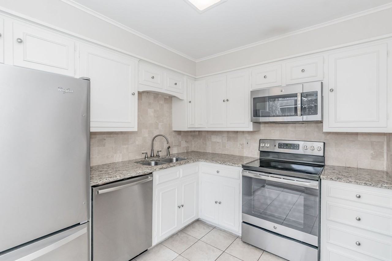 3923 Clarke Ave - Photo 3 of 37