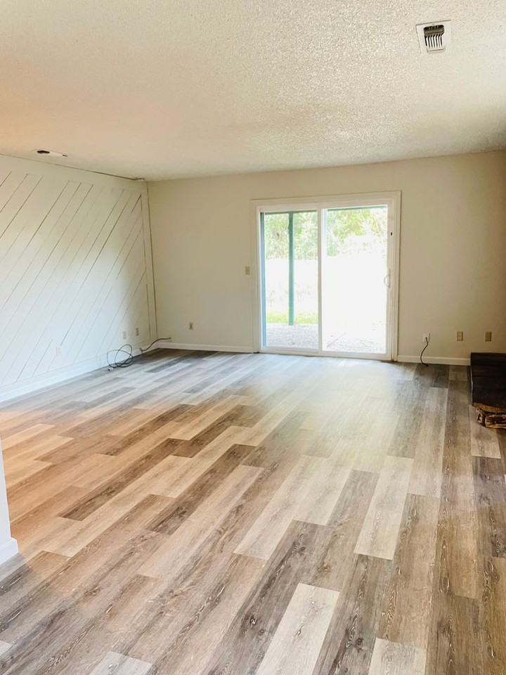 8237 Sunrise Blvd - Photo 4 of 13