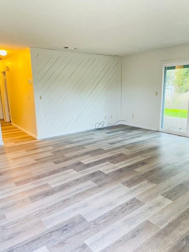8237 Sunrise Blvd - Photo 5 of 13