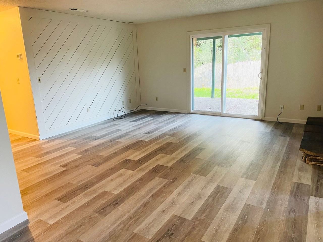 8237 Sunrise Blvd - Photo 6 of 13