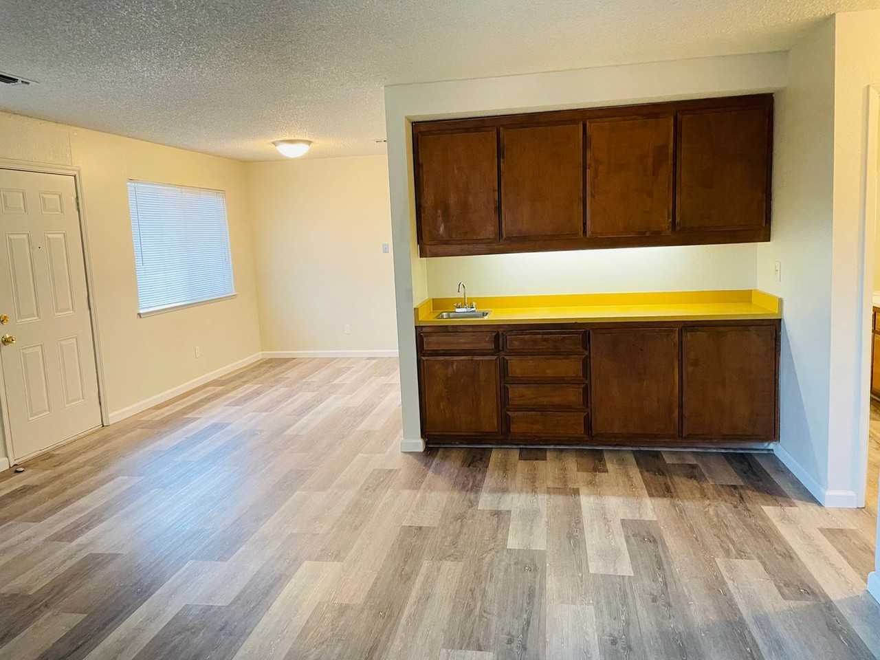 8237 Sunrise Blvd - Photo 7 of 13