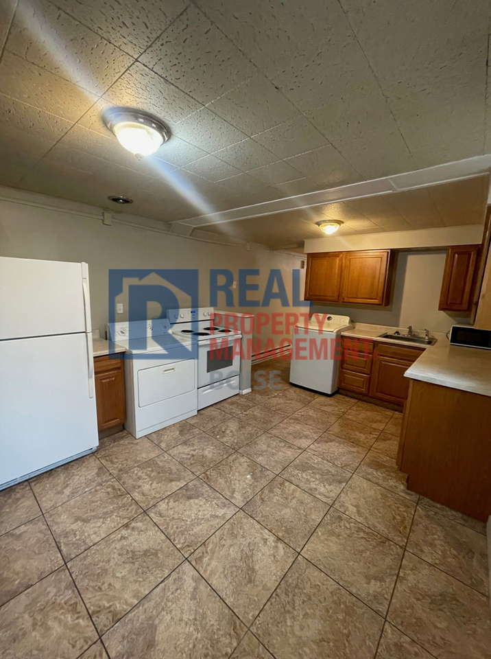 403 W Hazel St - Photo 5 of 12