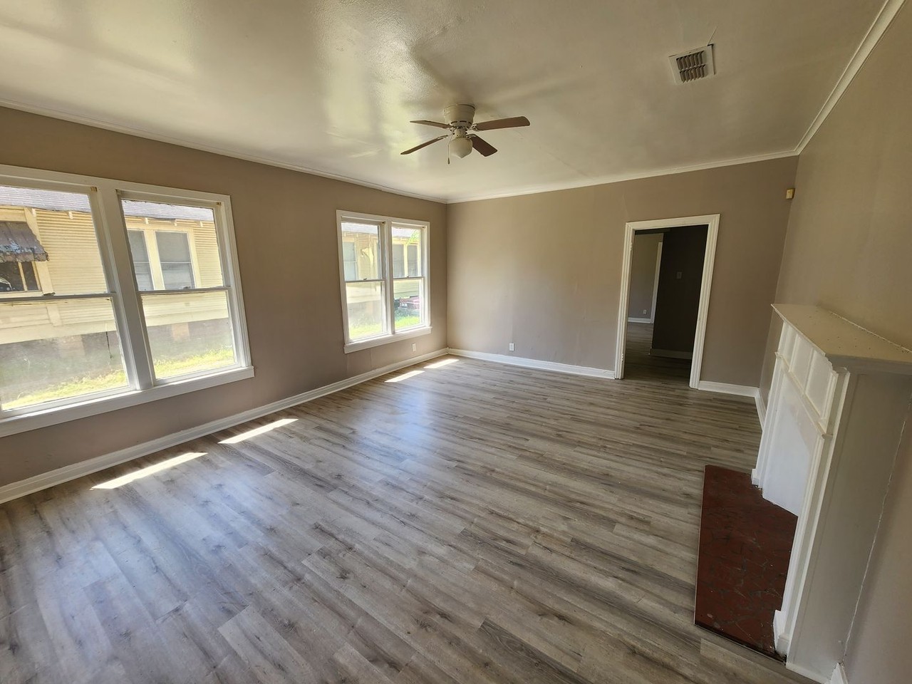 1332 Wilkinson St - Photo 2 of 7