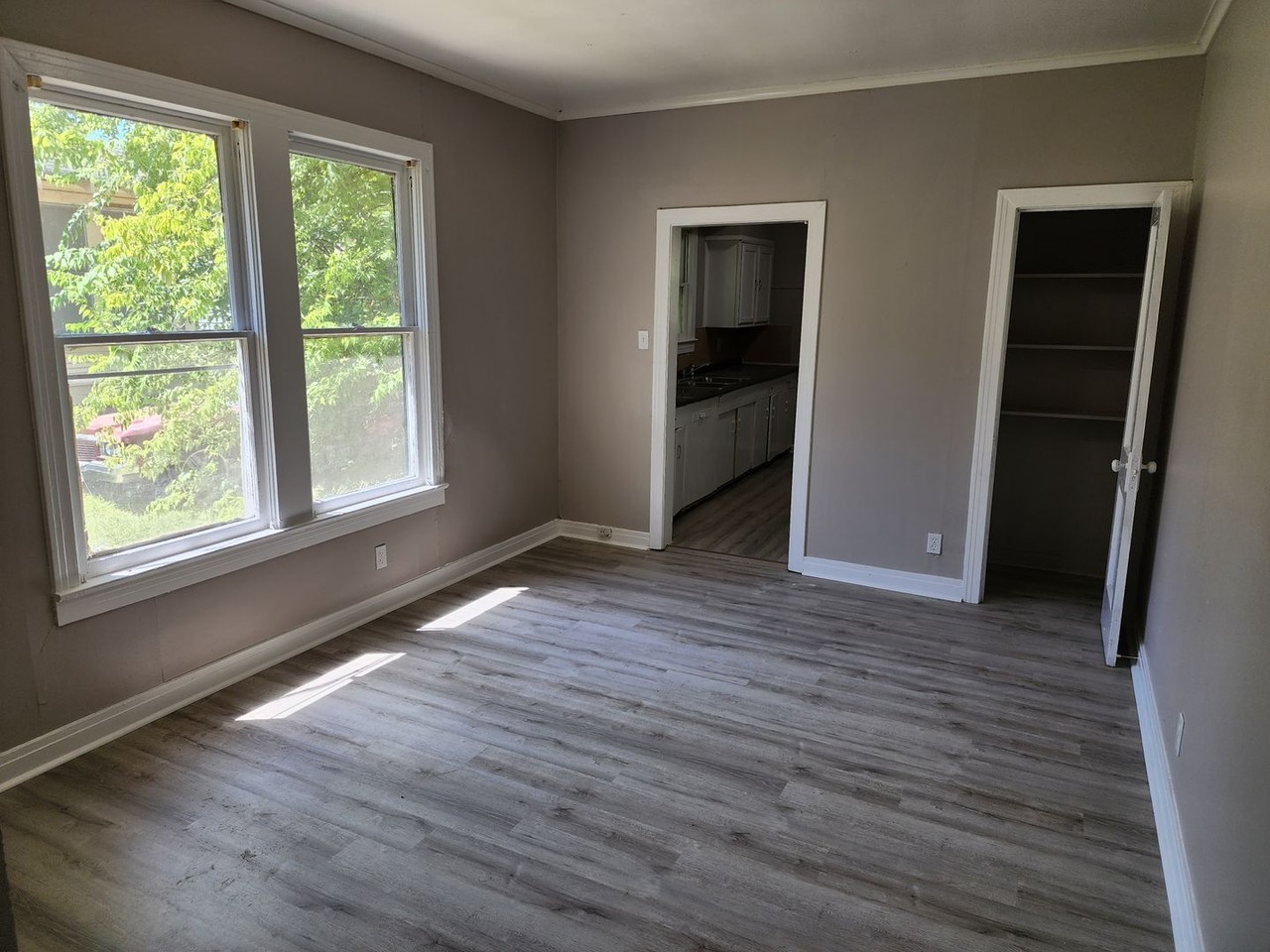 1332 Wilkinson St - Photo 3 of 7