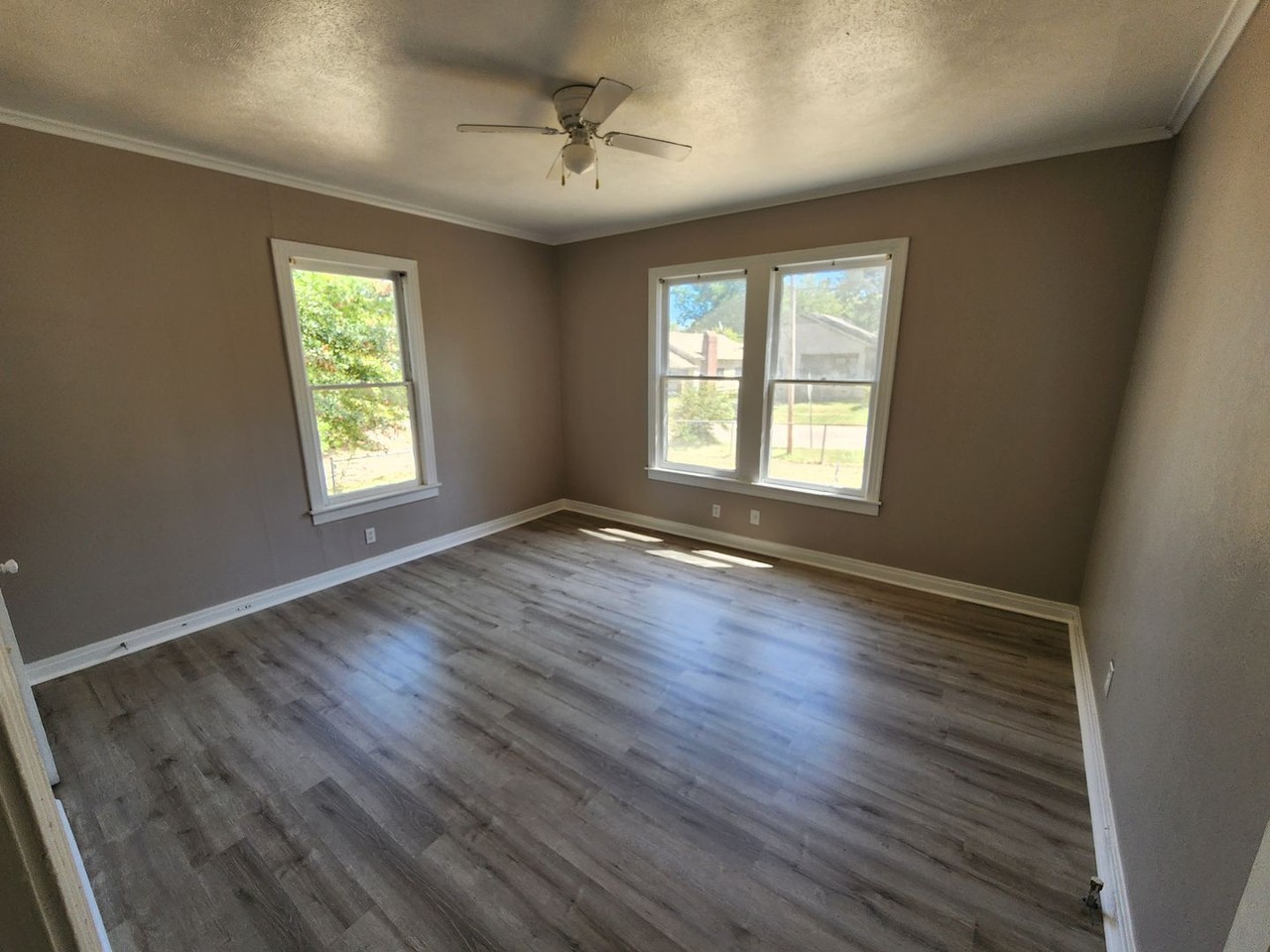 1332 Wilkinson St - Photo 4 of 7