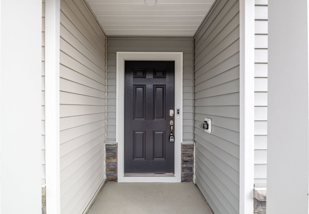 2437 Kasota Ln - Photo 7 of 40