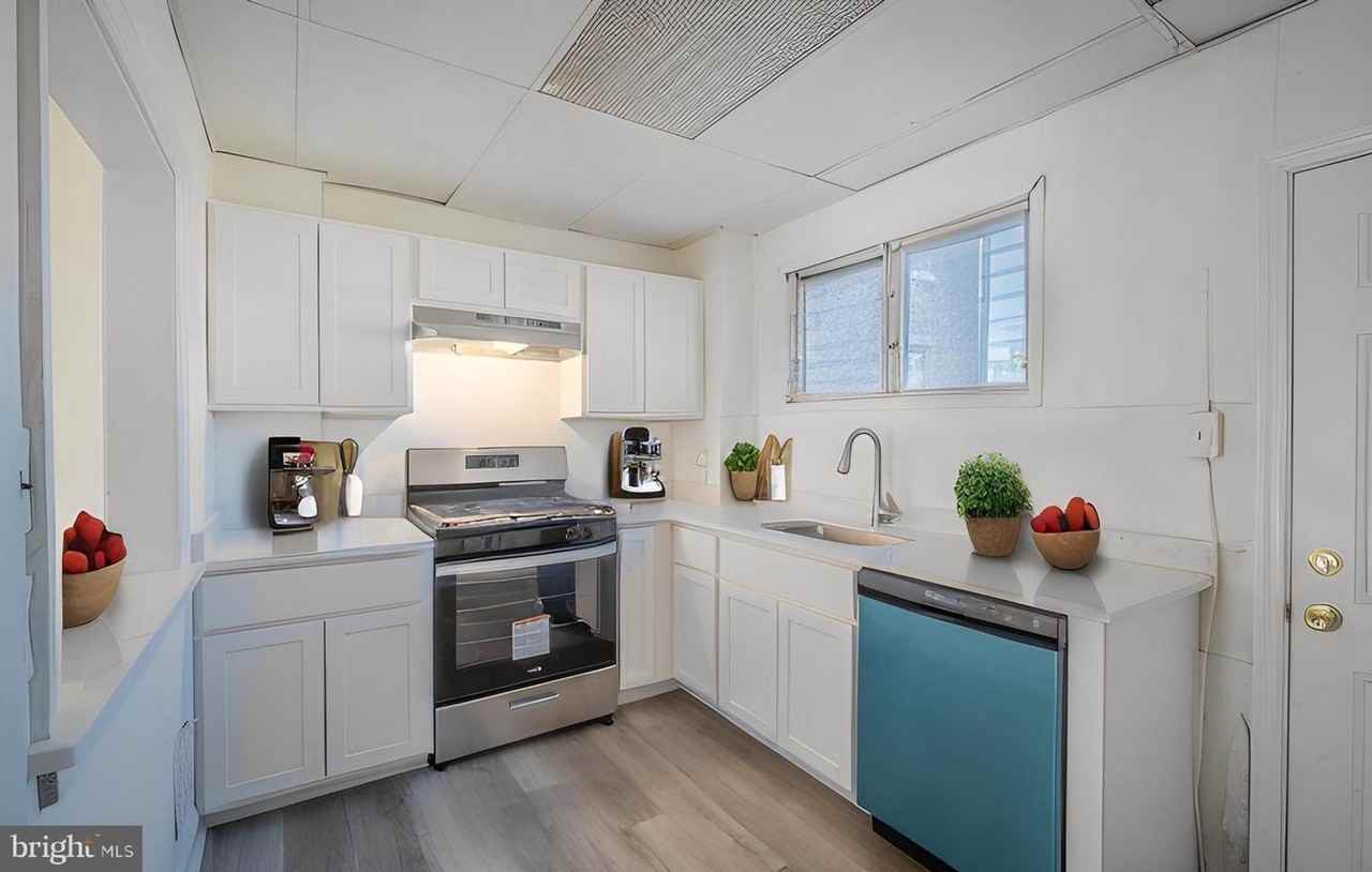 1018 1/2 W 7th St - Photo 5 of 10