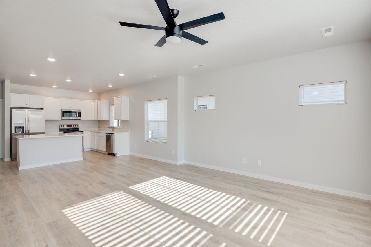 283 S Fritts Ave - Photo 4 of 23