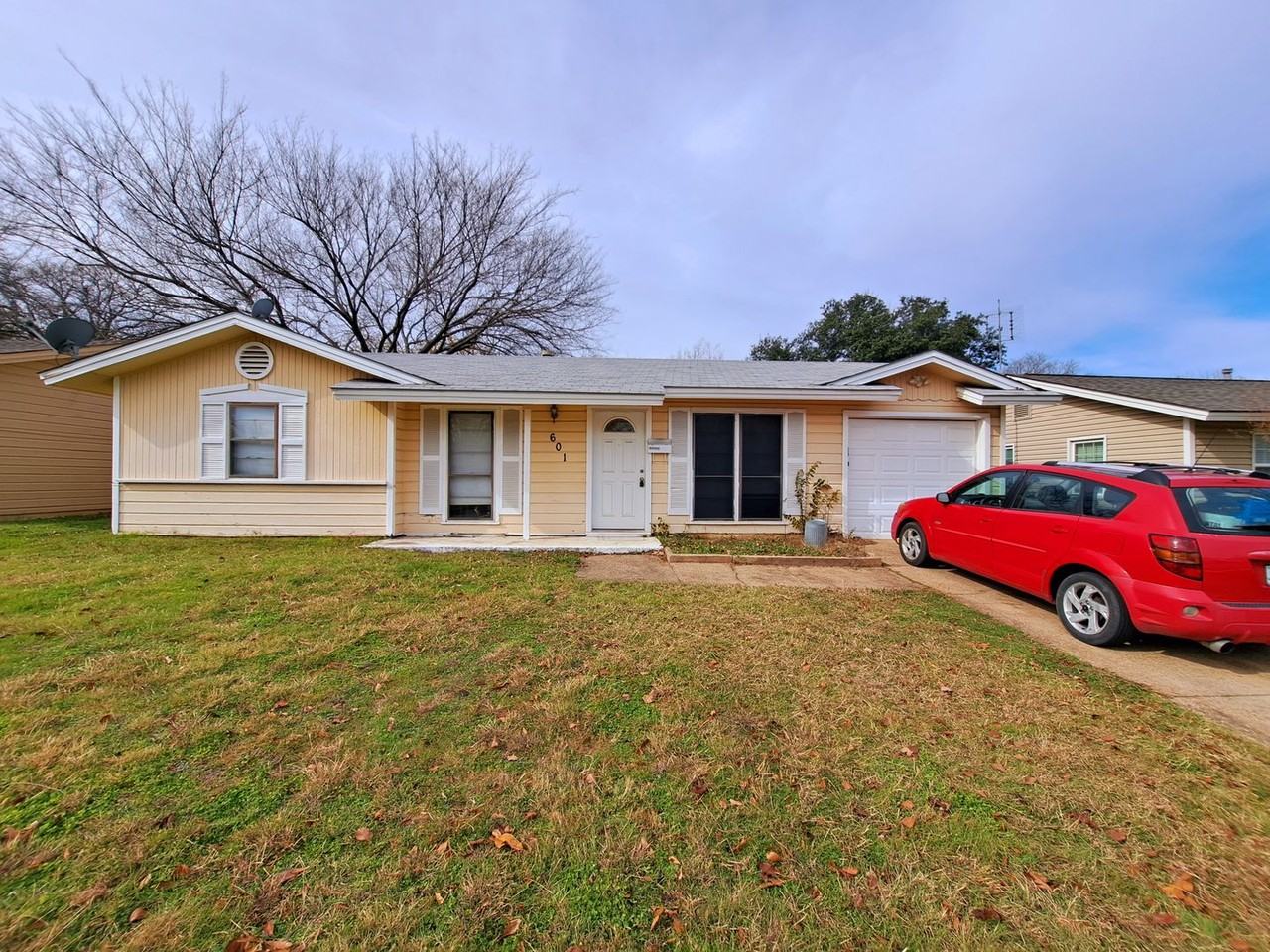 601 Milam Dr - Photo 2 of 19