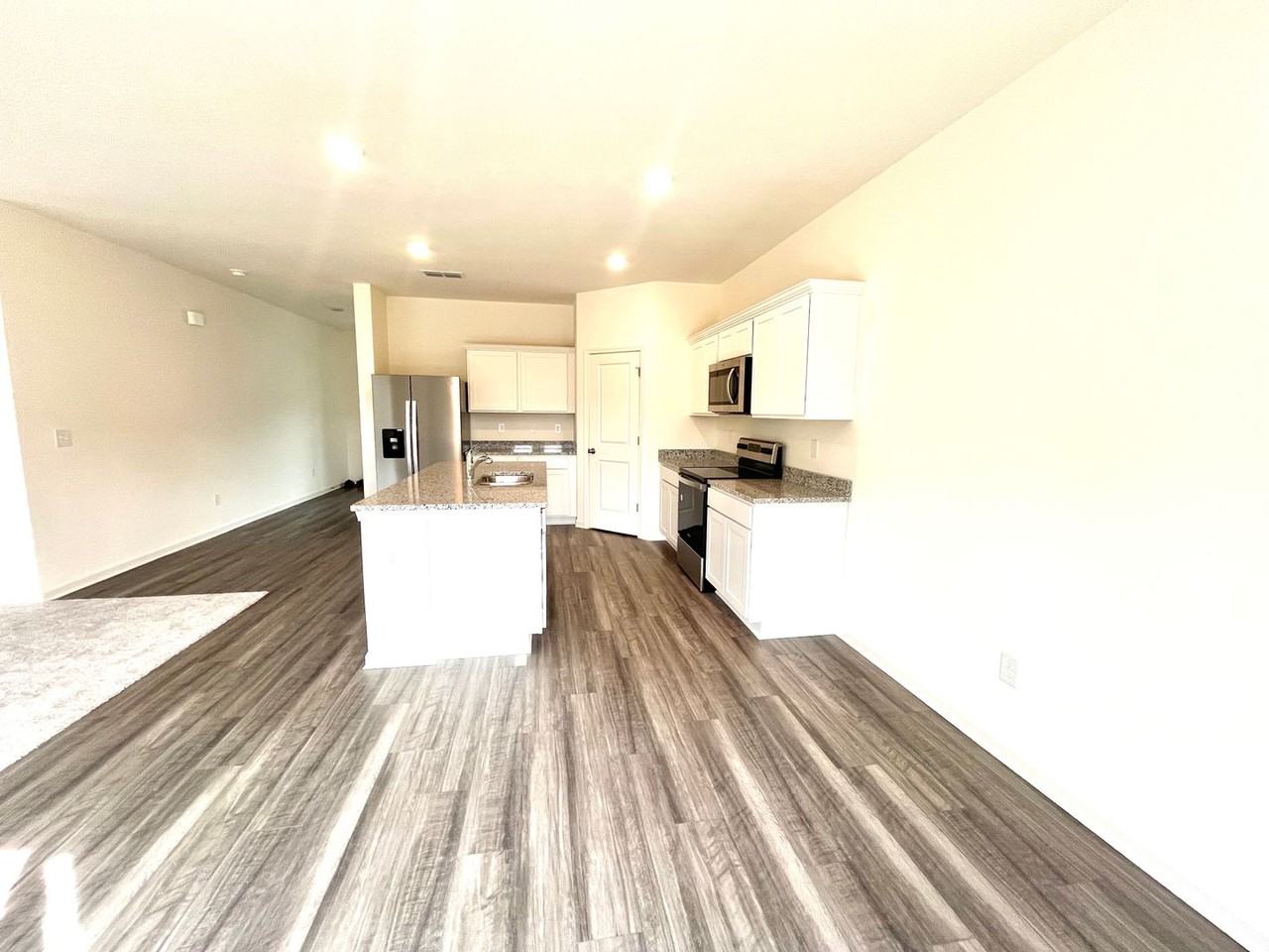 303 Hyde Park - Photo 5 of 39