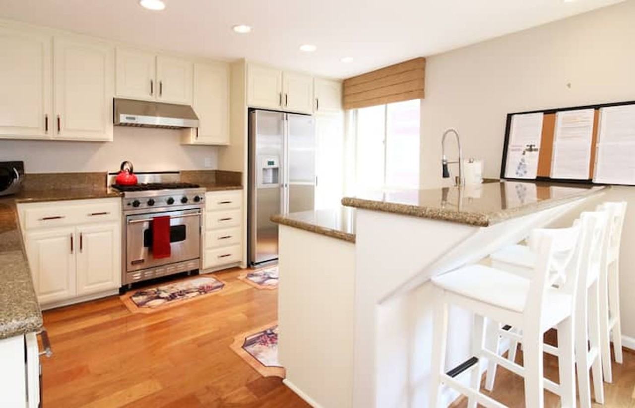 832 Ormond Court - Photo 4 of 37