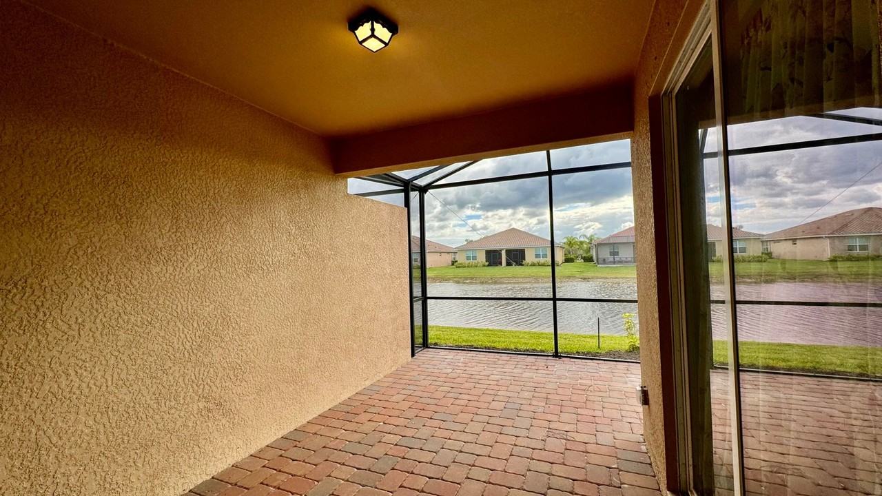 2066 Tamarron Ln - Photo 3 of 32