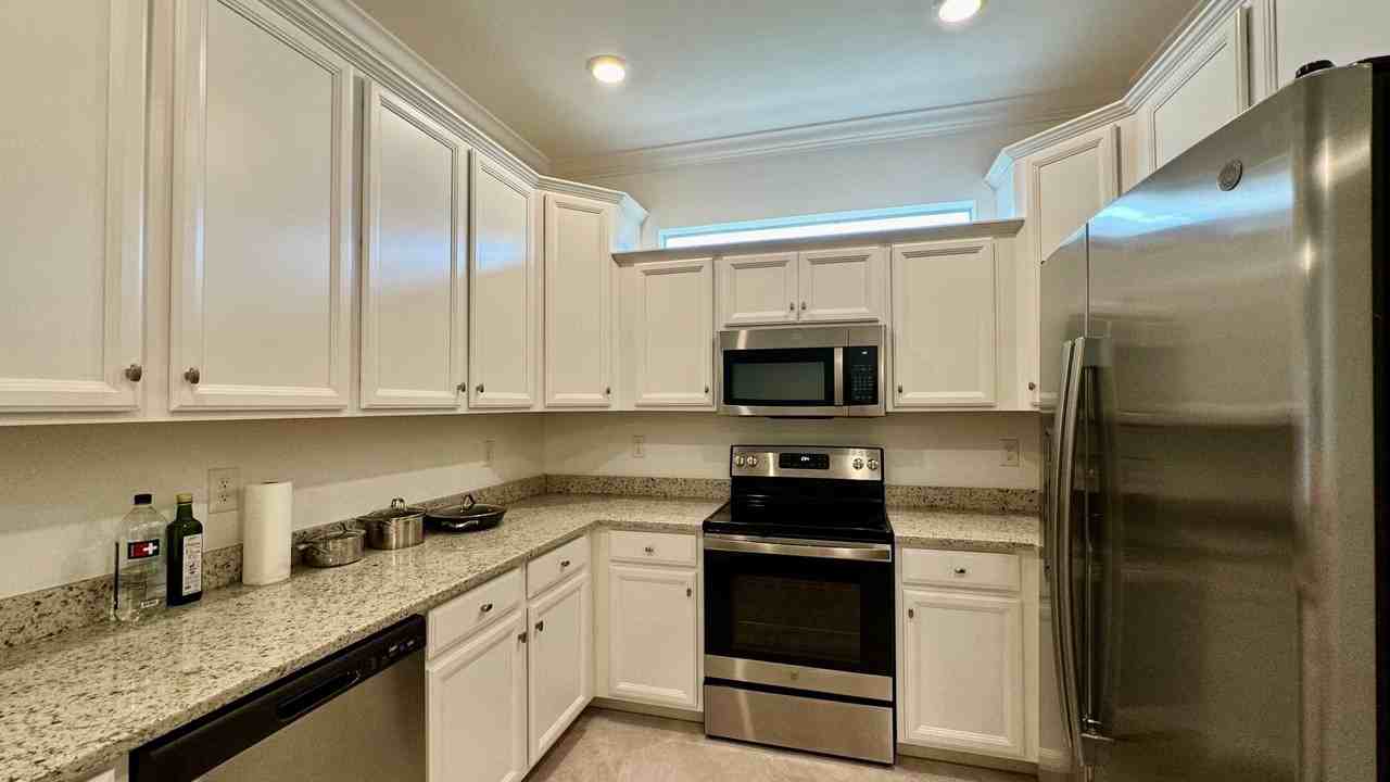 2066 Tamarron Ln - Photo 5 of 32