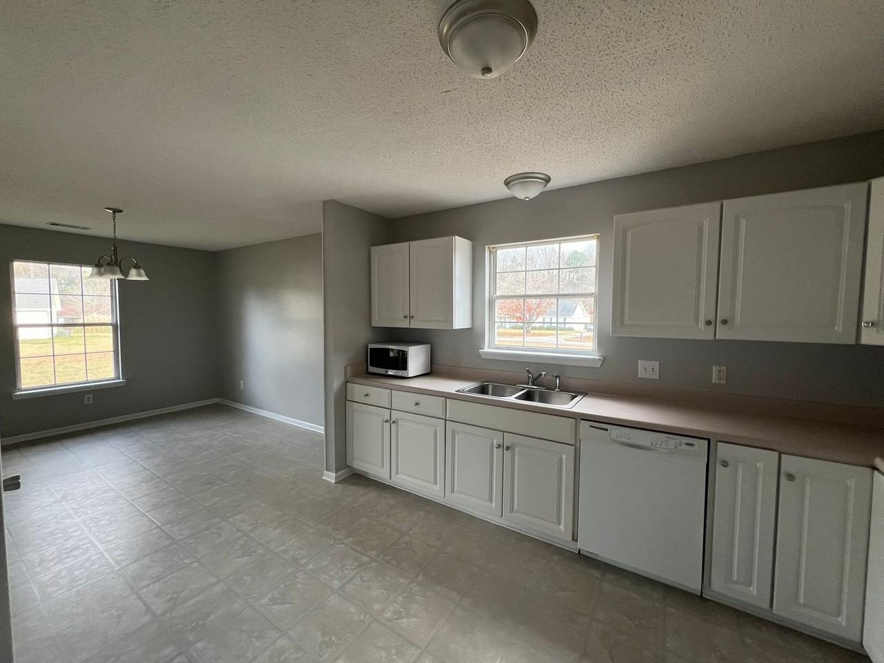 705 Ogeechee Dr E - Photo 2 of 18