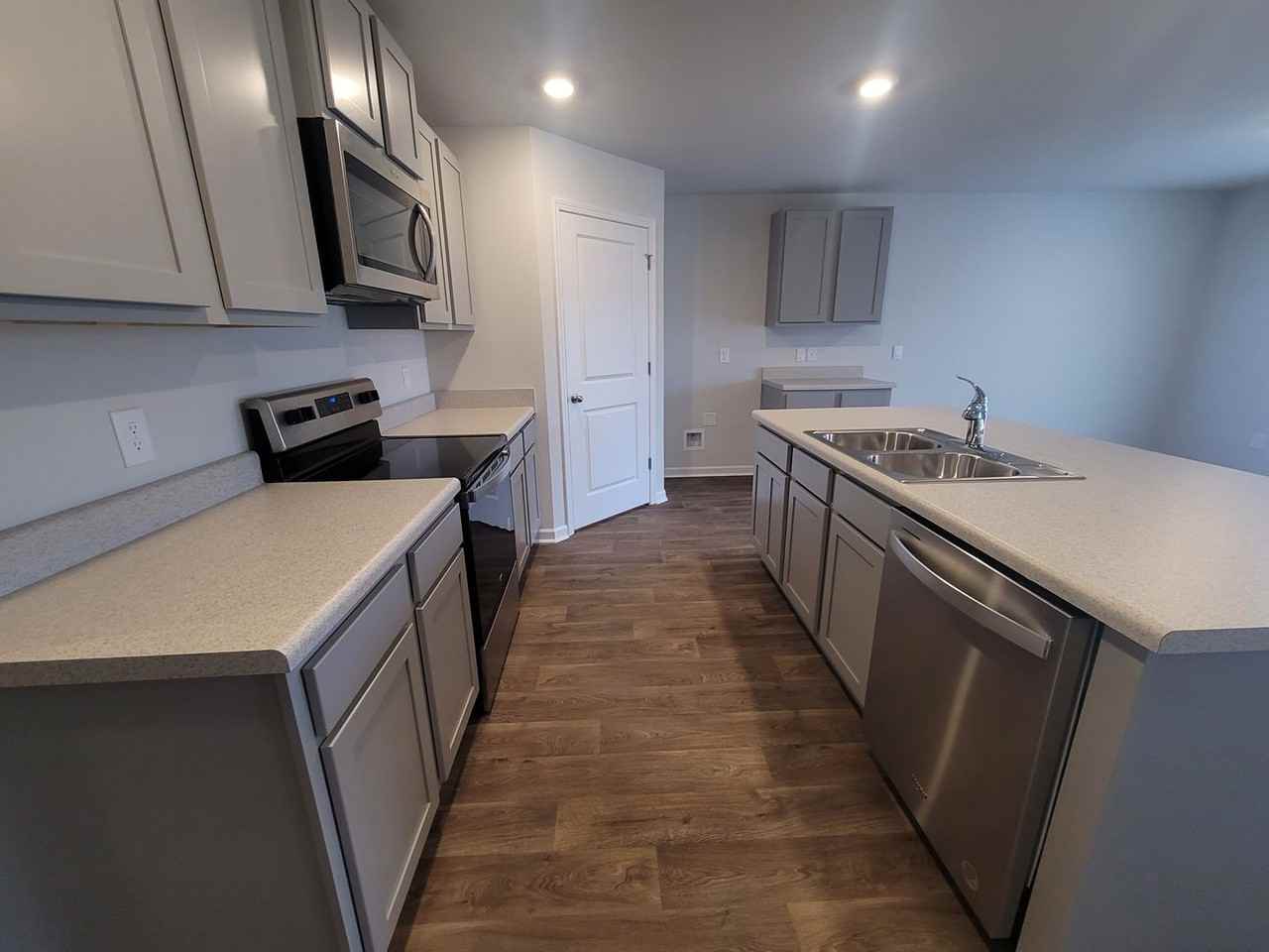 2214 Emerald Ave - Photo 2 of 35