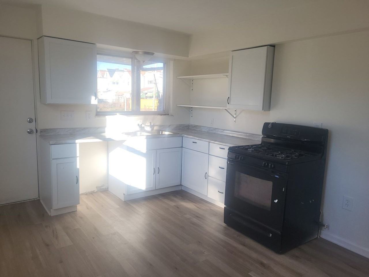 322 W Elizabeth St - Photo 6 of 12