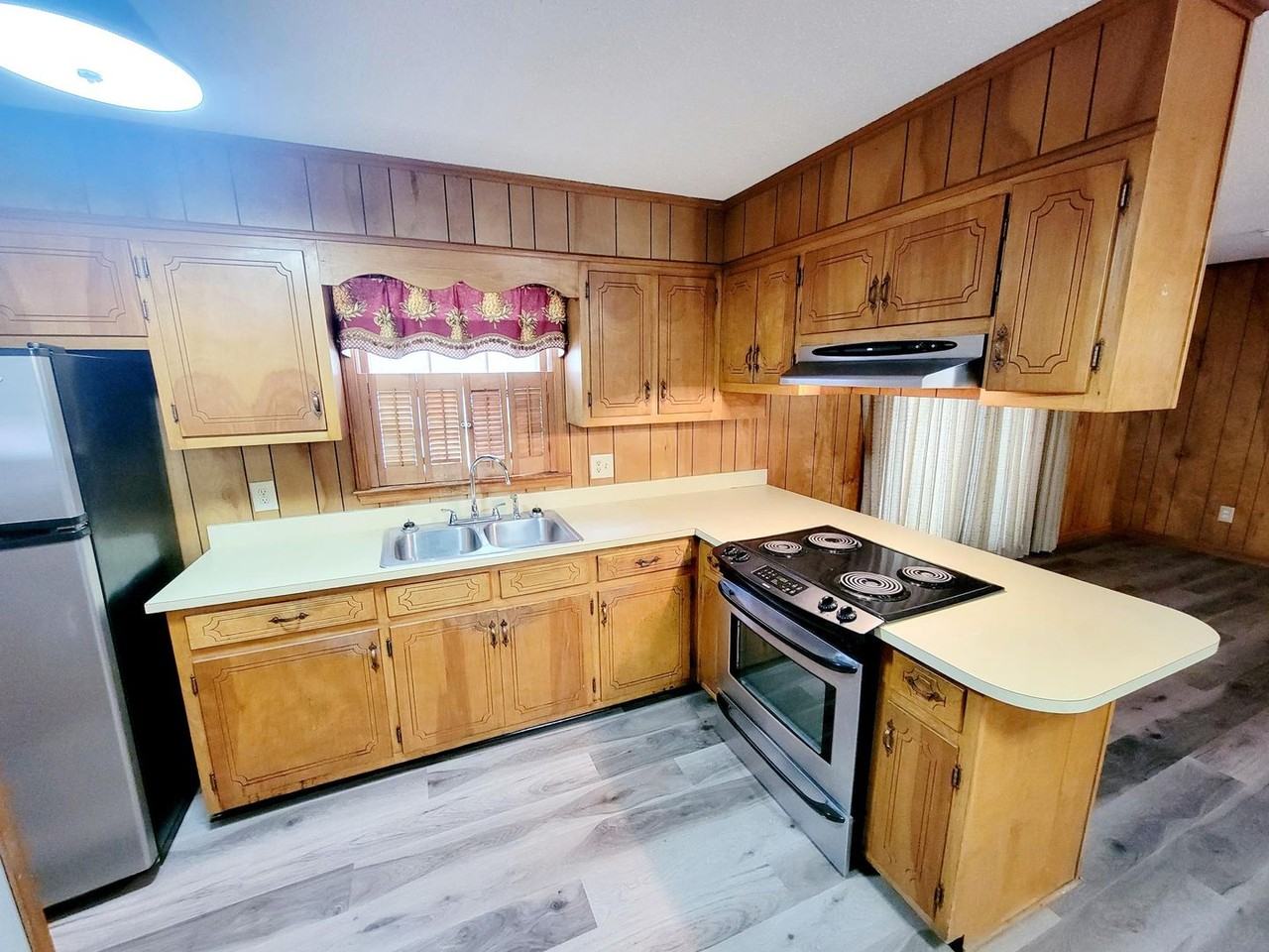 827 Mitchell Ln - Photo 3 of 17