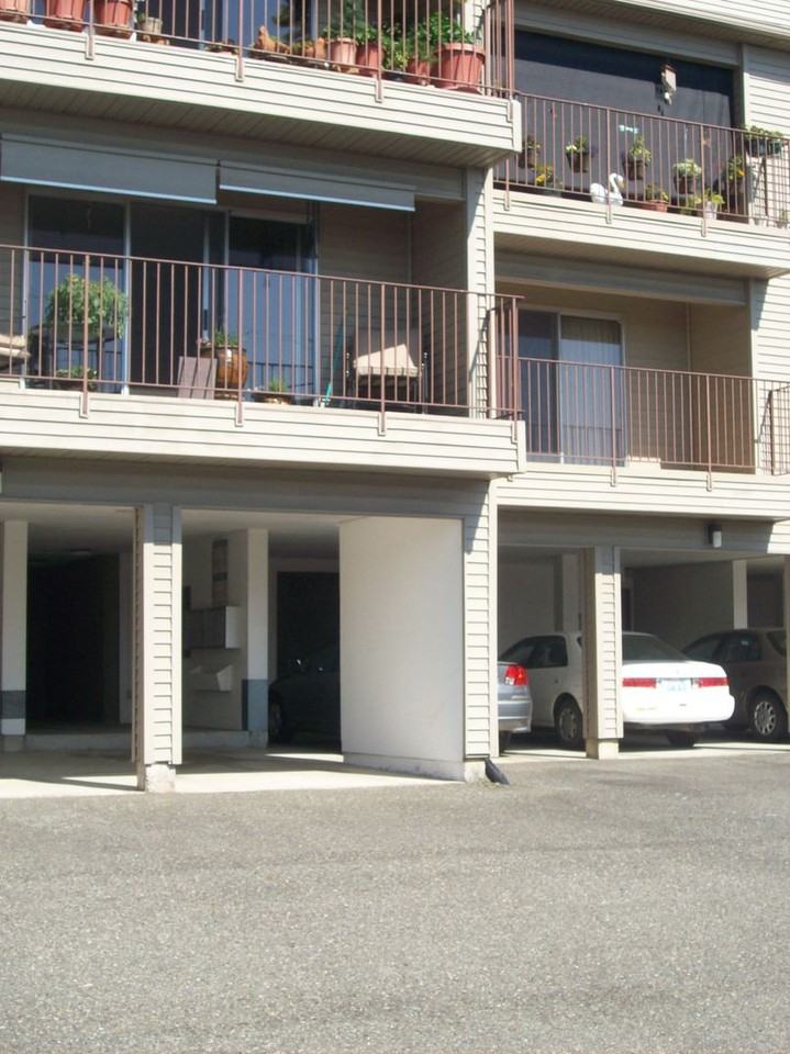 700 11th St - Photo 3 of 17