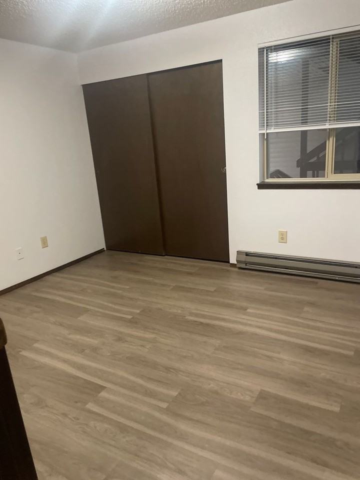 700 11th St - Photo 7 of 17