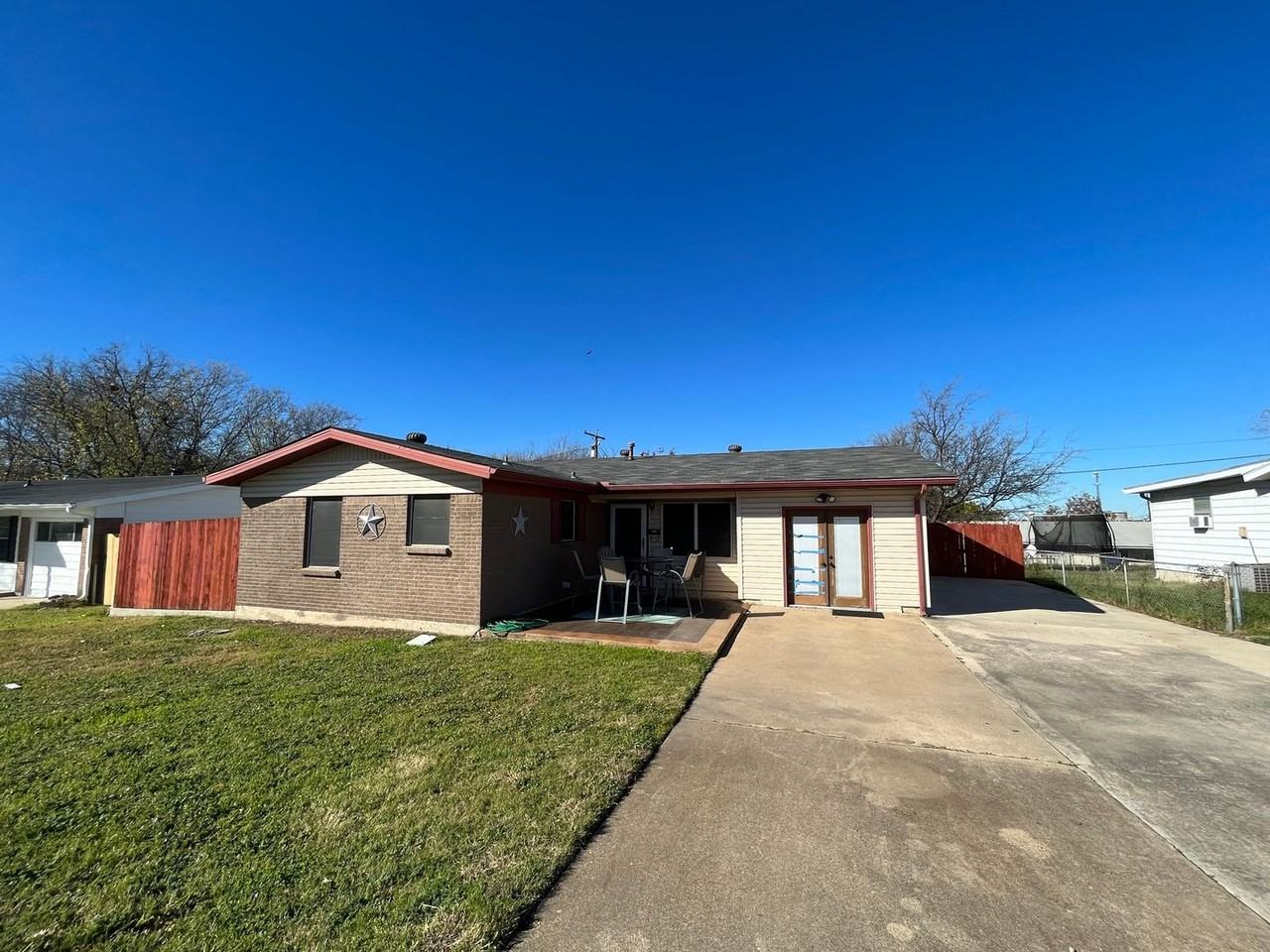 1105 Alta Vista Dr - Photo 3 of 21