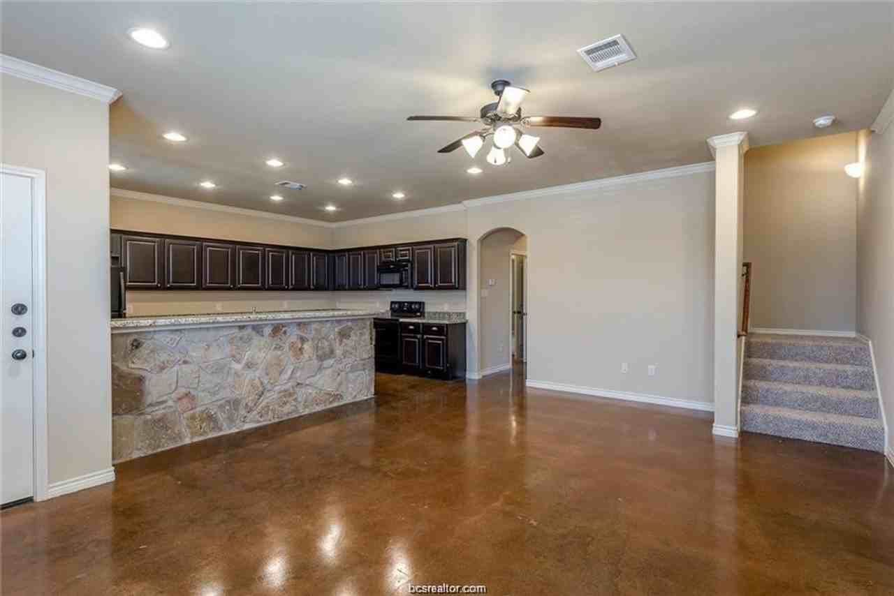 109 Kimber Ln - Photo 3 of 19