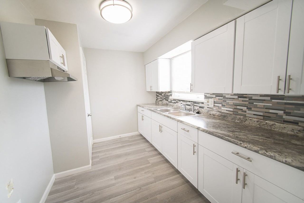 1730 Wesleyan Rd - Photo 2 of 19