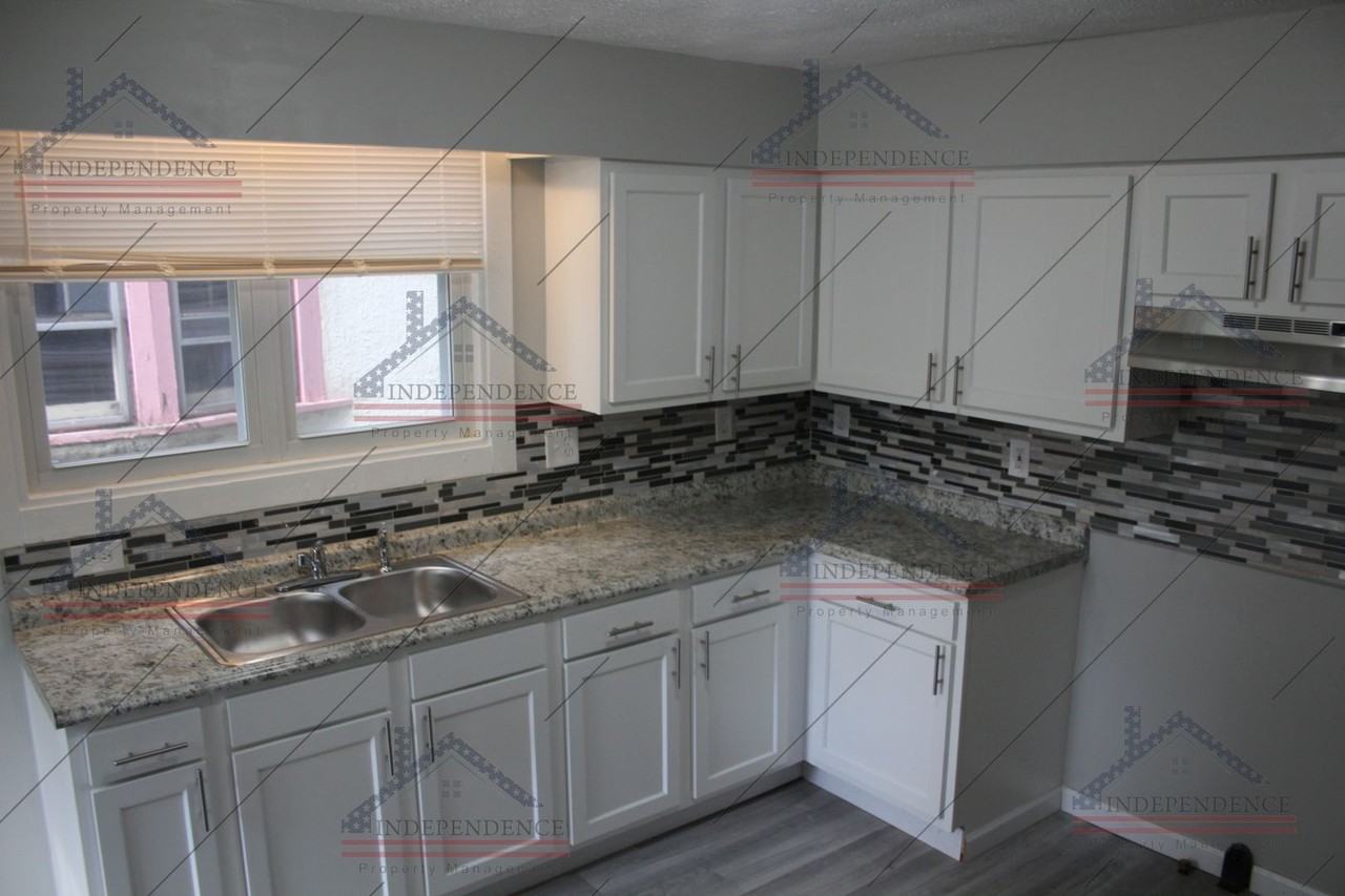 161 Illinois Ave - Photo 3 of 37