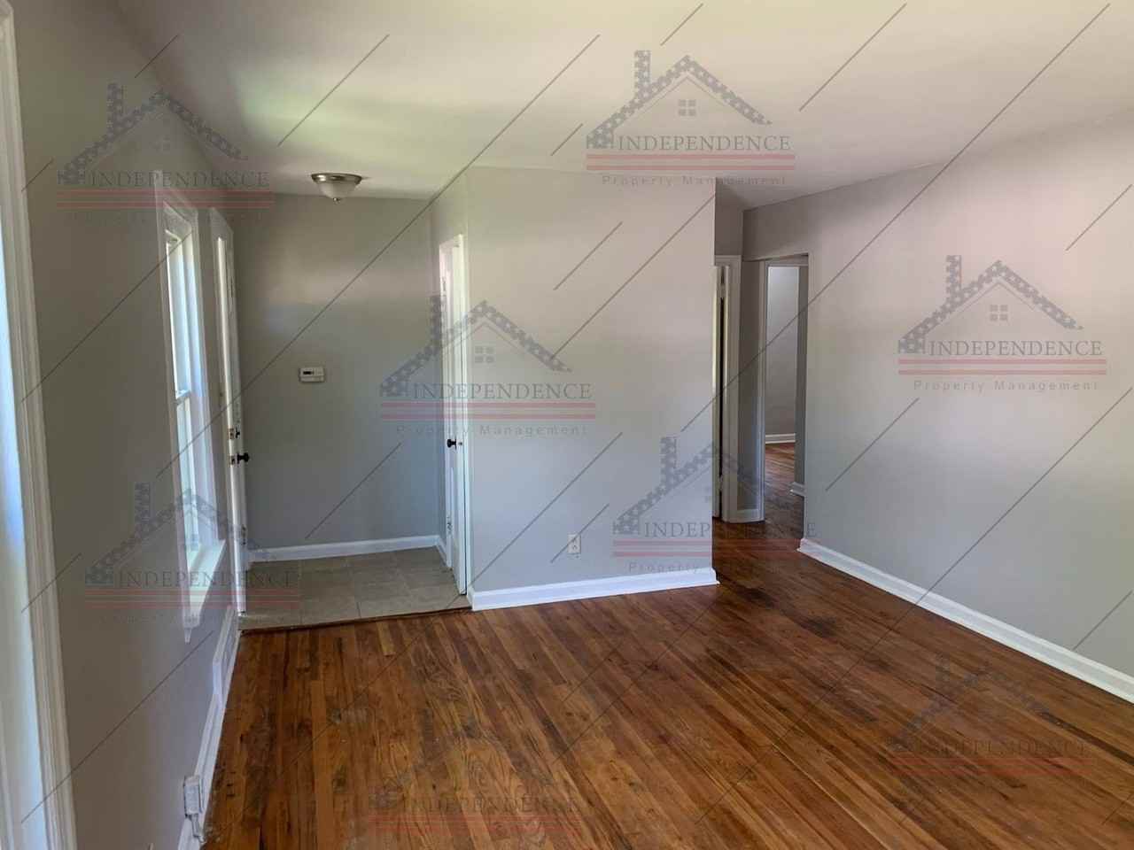 1319 Everett Dr - Photo 2 of 14